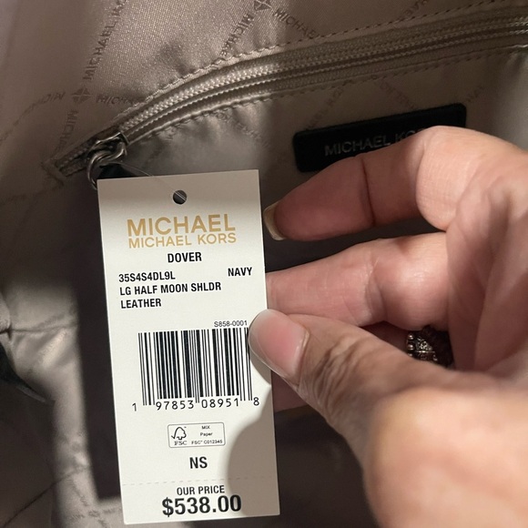 Navy blue NWT MICHAEL KORS PURSE🎁🎁🎁🎁medium to large size, super roomy and cute. - Picture 4 of 9